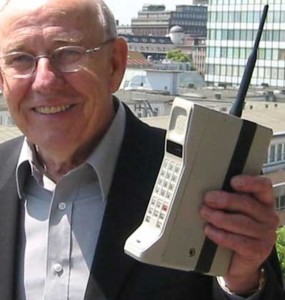Первый настоящий сотовый мобильный телефон 1983 года...